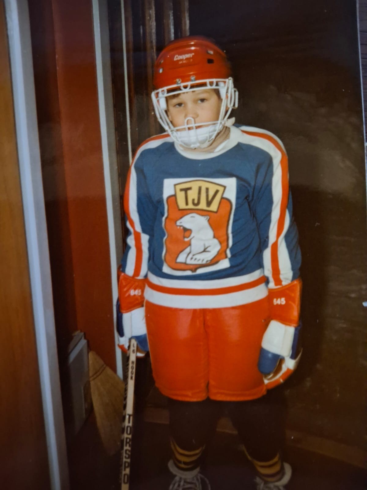 Miro in hockey uniform